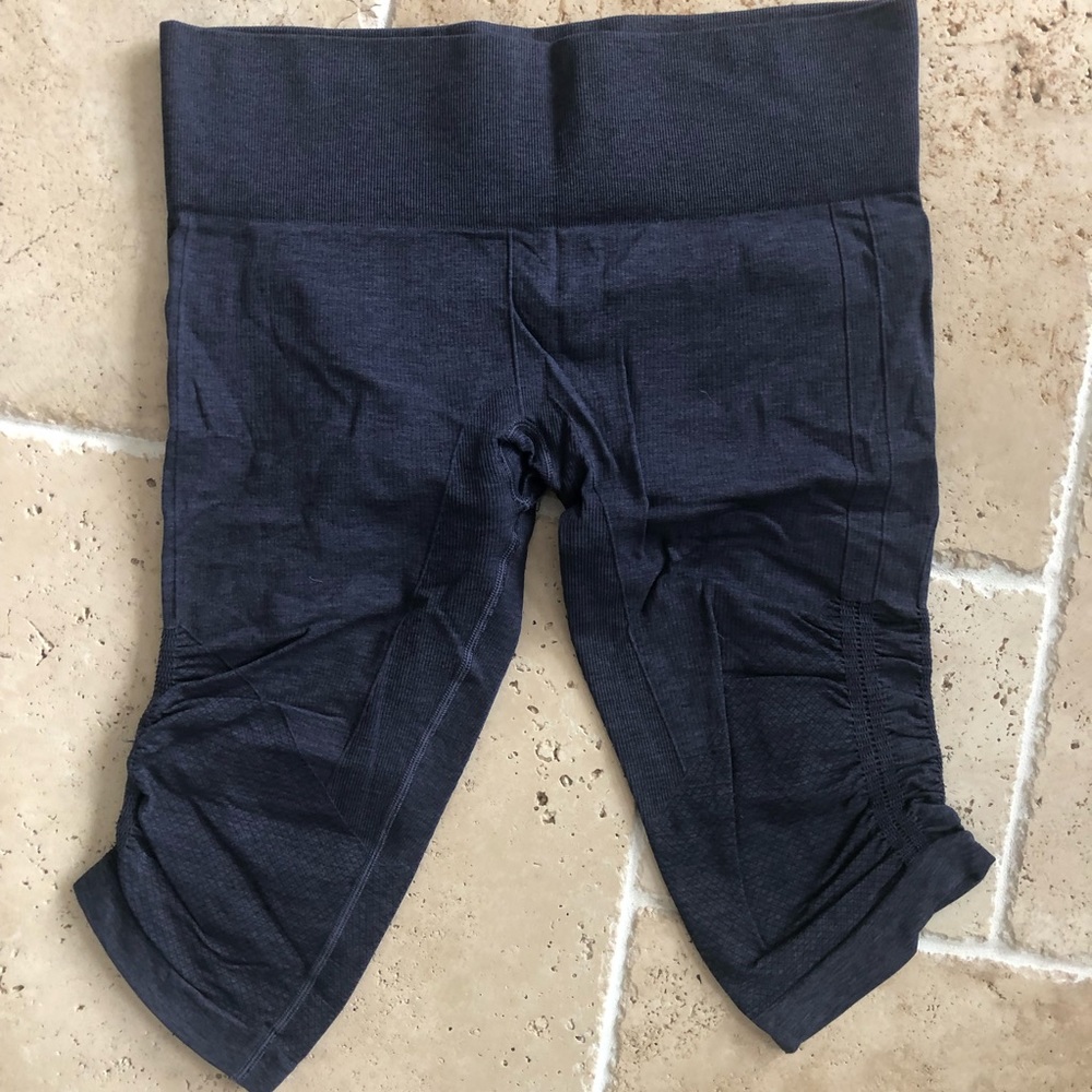 Lululemon In The Flow Crops size 10